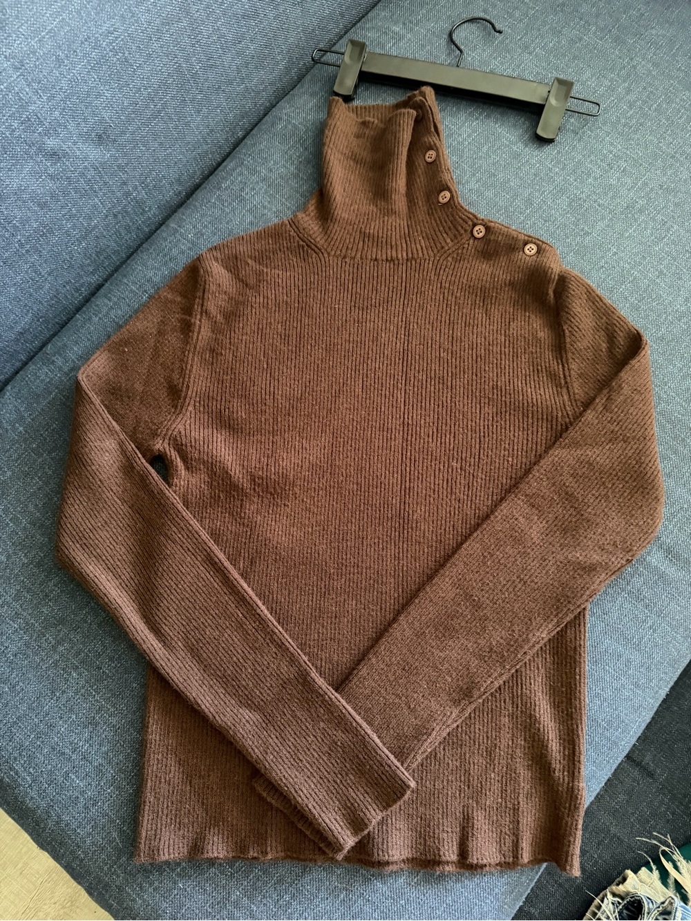 The Frankie Shop Brown Ribbed Button-Shoulder Turtleneck